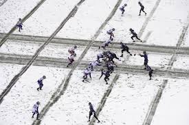 19 Awesome Photos From The Nfl S Epic Snow Day Nfl Ravens Game Michael Oher