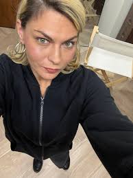 My favorite pose of that set, plus I got to do my own styling. #attitude  #modelpose #fashionmodel #lifestylemodel @krewe @victoriassecret  @current_air @zara @freepeople @studio1.photo @e1universe #pickmebma  #modeling #modellife #model