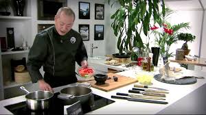 Colocamos en la salsa los lomos de bacalao y dejamos cocer un par de minutos hasta que estén en su punto, comprobando el punto de sal, y añadiendo agua si es. Autentico Bacalao Noruego Tradicional Canal Cocina Youtube