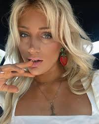 Brookie V (@brookiev__)