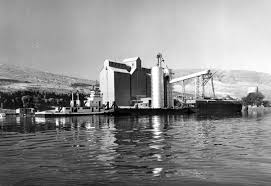 Another thirteen percent is transported by train. Barge Ports On The Columbia And Snake Rivers Historylink Org