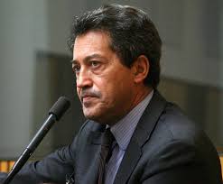 Generates CSV with name, id, email and image of the politicians