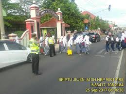 About press copyright contact us creators advertise developers terms privacy policy & safety how youtube works test new features press copyright contact us creators. Satlantas Polres Majalengka On Twitter Pengaturan Arus Lalin Pagi Di Depan Smpn 3 Majalengka Arulin Lancar Rtmc Poldajabar Infomjlk Ntmclantaspolri