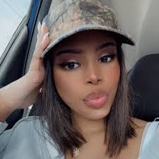 Alexis Glover's Instagram, Twitter & Facebook