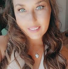 Please could I have some nail technician recommendations who deal with BIAB  but are also great with nail art