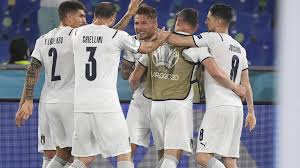 Er muss jetzt die heimreise antretenfoto: Fussball Em Italien Dominiert Eroffnungsspiel Gegen Die Turkei