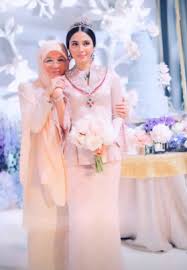 Tengku panglima besar pahang, tengku hassanal ibrahim alam shah. Happiest Birthday To Our Beautiful Queen Tengku Puteri Iman Afzan Berita Kopak Media
