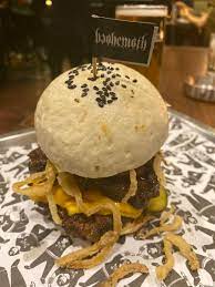 Harganya lumayan mahal guys, tap. Gofar Hilman Twitterissa Baohemoth Menu Baru Dari Lawless Burgerbar Cuma Ada Sebulan Burger Atau Bapao