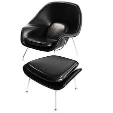 saarinen original womb chair and ottoman in black leather with knoll label