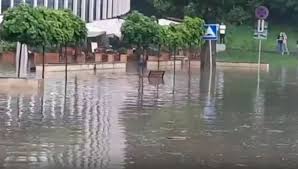 Сильный ливень, разыгравшийся в столице черноземья. V Voronezhe Zatopilo Saunu Vetkliniku Magaziny I Samyj Bolshoj Park