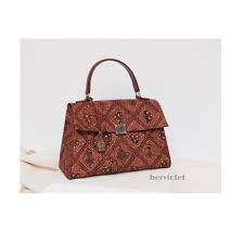 3 Likes 0 Comments Herviolet Indonesia Herviolet On Instagram Amari M33 Batik Tulis Sogan Sidomukti Amaribag Hervioletbags Batikh Instagram Indonesia