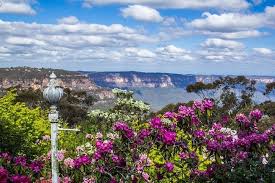 Mountain scene, katoomba is a crisp photograph of two women resting in the blue mountains bushland. Dalia S Blue Mountain Retreat Updated 2021 Lodging Reviews Katoomba Blue Mountains Tripadvisor