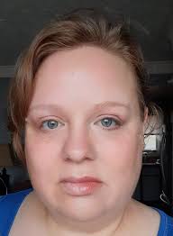 Kinda funny, looks like only half of a makeup is done 😆