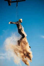 Bestseller (ayur tsyrenov extended remix) макс барских and zivert. Kiberpank Posredi Pustyni Smotrite Novyj Klip Maksa Barskih I Zivert Bestseller L Officiel