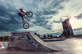 Like many other touchgrind series titles, players will control vehicles moving inside touchgrind bmx 2 without a driver. Bmx 2 Foto Bild Sport Radsportarten Bmx Bilder Auf Fotocommunity