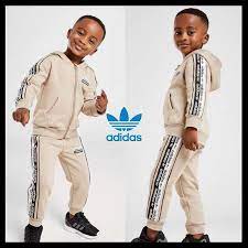 海外限定カラーadidas originals乳幼児用トラックスーツこれからの季節にぴったりですね 詳細はわたしのプロフィールからチェック トラックスーツ 男の子ファッション キッズコーデ ジャージ 子供のファッション 赤ちゃんコー asos adidas my favorite