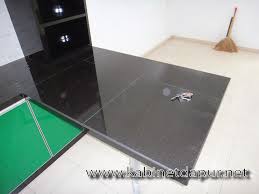Untuk kemudahan pasang, parket laminate didesain dengan sistem interlocking antara lidah dan ceruk. Mozek Lantai 2 Kaki