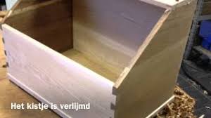 Een soort pleister, bedoeld om een wond bij elkaar te houden. Meubelmakerskistje Woodworking Nl