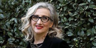 Lunetta savino si racconta a vita in diretta tra carriera, teatro, successi di fiction e vita privata. Lunetta Savino Mi Sono Innamorata A 60 Anni E Ho Capito Che Non Sono Destinata All Amore Eterno L Huffpost