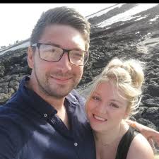 Hi, my garden fence blew down in the storm last weekend. Anyone local who  repairs fences? In Norwich. Thankyou in advance 😁