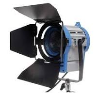Iluminador Fresnel 650ws