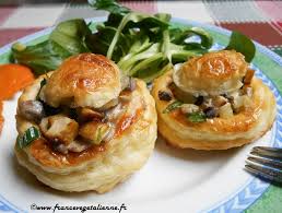 Grand Classique De La Gastronomie Francaise Originaire De Lorraine La Bouchee A La Reine Est Un Vol Recettes De Cuisine Gastronomie Francaise Repas Noel Vegan