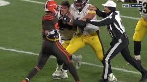Myles Garrett Rips Helmet Off Mason Rudolph And Swings It At Him During Steelers Browns Brawl Daily Snark