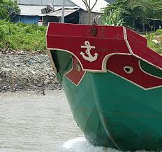Bateau à fond plat de l'égypte antique5 dont on se servait sur le nil pour le transport des marchandises, ainsi que pour faire passer la rivière à un mort et le mener au lieu de sa sépulture accompagné d'un cortège funèbre. Difference Entre Bateau Et Navire