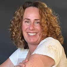 Melanie Moffatt's Instagram, Twitter & Facebook