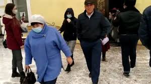 Главной тематикой являются, новости со всего мира. Ubegayushie So Svadby Gosti Popali Na Video V Uralske 15 Noyabrya 2020 00 24 Novosti Na Tengrinews Kz