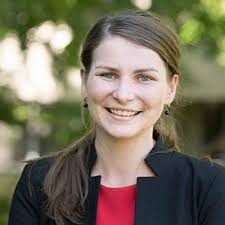 Stream episode APR2P in conversation with recent BA/BLaw graduate Sophie  Ryan by UQ Humanities, Arts and Social Sciences podcast