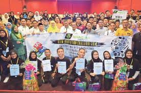 Pendidikan stem adalah pendidikan yang berasaskan kepada konsep mendidik murid dalam empat bidang; Semangat Luar Biasa