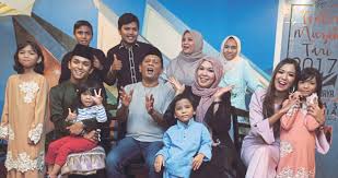 أيمان تينو) merupakan seorang penyanyi lelaki malaysia. Tabik Sikap Aiman Terhadap Ibu Bapa