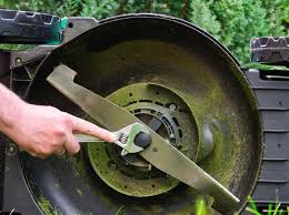 Chez lambin, nous vous proposons des lames adaptées au modèle de. Entretenir Ou Changer La Lame De Votre Tondeuse Outillage De Jardin
