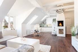 In diesem schlafzimmer sind bett und teppich perfekt auf die blaue dachschräge abgestimmt. Skandinavischer Wohnstil Und Wohnzimmer Mit Dachschrage Skandinavischer Wohnstil Wohnstile Wohnung Wohnzimmer
