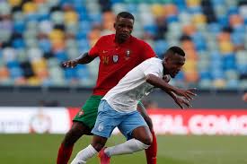 Blader door de 405.109 portugal voetbal beschikbare stockfoto's en beelden, of begin een nieuwe zoekopdracht om meer stockfoto's en beelden te vinden. Regerend Europees Kampioen Portugal Vlot Voorbij Israel Het Belang Van Limburg Mobile
