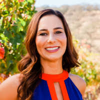 Ma è di loro che dovremmo preoccuparci,di sapere cosa gli passa per la testa. Nicole Solari Founder And Broker Level Up Realty Linkedin