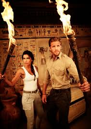 Nachdem der vater der kunstdiebin lexi (sofia pernas) durch das wirken eines terroristen ums leben gekommen ist, begibt sie sich mit. Sofia Pernas And Matt Barr In Blood Treasure Tv Fanatic