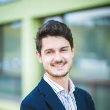 Portrait De Valentin Dethou Conseiller Du President Directeur General Car Avenue Automobiles Iae Metz 30 Ans Factuel