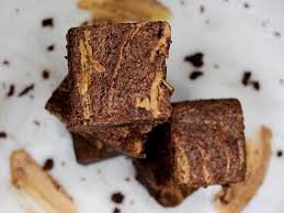 Bagi penggemar coklat dan keju, anda bisa mencicipi keduanya pada resep brownies dengan rasa coklat keju berikut ini. 3 Resep Brownies Panggang Terlezat Ada Cokelat Lumer Hingga Red Velvet