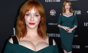 We got this covered sits down for an exclusive interview with mad men stars john slattery and christina hendricks to discuss their new film, god's pocket. Newly Single Christina Hendricks Displays Her Eye Popping Cleavage At Vanity Fair Bash Daily Mail Online