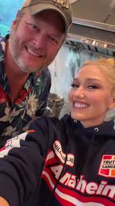 Gwen and Blake Shelton at Home Singing