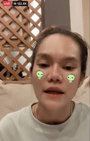 สาววัย 38 ปีที่ #สุรินทร์ ซื้อสลากฯ 1 คู่ โดยแบ่งกับคุณป้าข้างบ้านคนละใบ โชคดี #ถูกรางวัลที่1 แบ่งกันไปคนละ 6 ล้านบาท เผยได้เลขจากการจุดธูปเสี่ยง. Ditg5pqzhpudpm