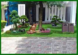 Menghadirkan hunian yang nyaman tentu harus anda lakukan agar keluarga merasa betah berada di rumah. 42 Desain Taman Minimalis Terbaru Tukang Taman Surabaya Jasa Taman Surabaya
