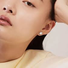 Hearts On Fire Ellipse Diamond Earrings