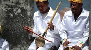 Selain itu alat musik ini juga berfungsi sebagai hiburan sendiri disaat bosan. 10 Alat Musik Maluku Beserta Gambar Dan Penjelasan Lengkapnya
