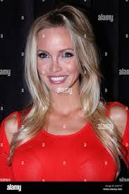 Amanda Landry's Instagram, Twitter & Facebook