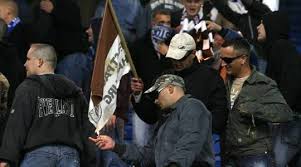 Hansa rostock support die armee der greifen stürmt das feld für den besten club der welt/ the polizei auf der geschäftsstelle, drohmails und gewalttätige ultras, die die vereinspolitik bestimmen. Nazis Die Uns Provozieren Hansa Rostock Gegen St 11freunde
