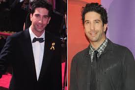 #intelligence is back with a bang! Auch David Schwimmer Sieht Kaum Gealtert Aus Doch Zwischen Fruher Links Und Heute Liegen 13 Jahre