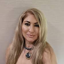 Penelope Wolff's Instagram, Twitter & Facebook